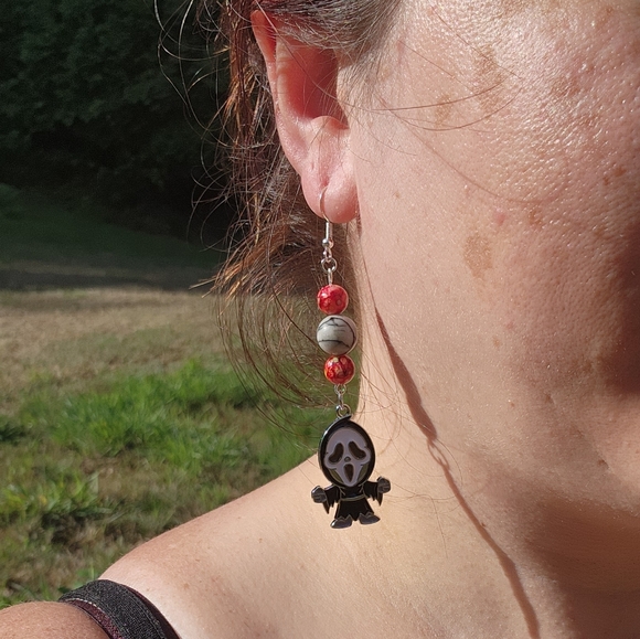 🥳SALE🥳Halloween SCREAM dangles - Picture 6 of 11
